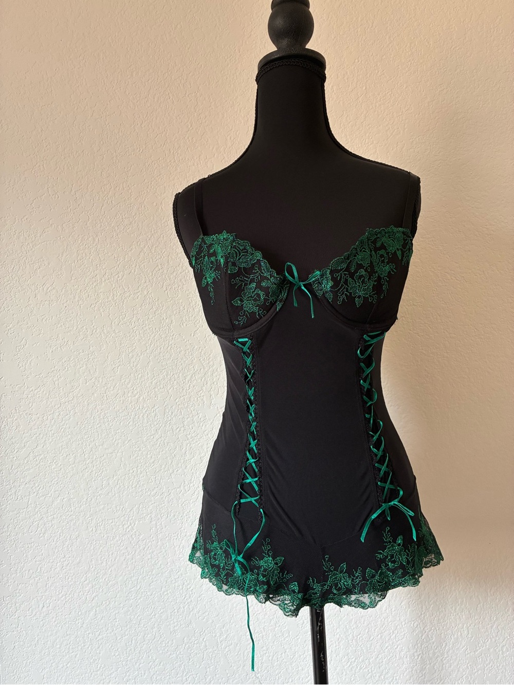 Frederick’s of Hollywood Black & Emerald Lace Bustier Chemise Lingerie